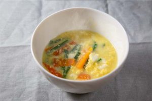 野菜ブイヨンを使ったスープ